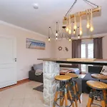 3 Modern Und Stilvoll Eingerichtet In Strandnaehe زاتون