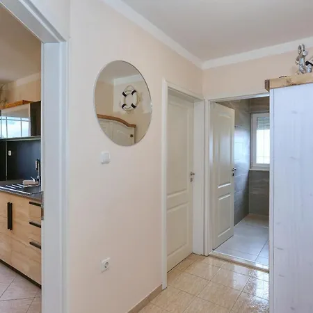 3 Zaton Modern Und Stilvoll Eingerichtet In Strandnaehe Apartment