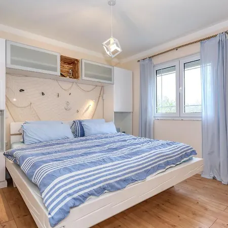 3 Zaton Modern Und Stilvoll Eingerichtet In Strandnaehe